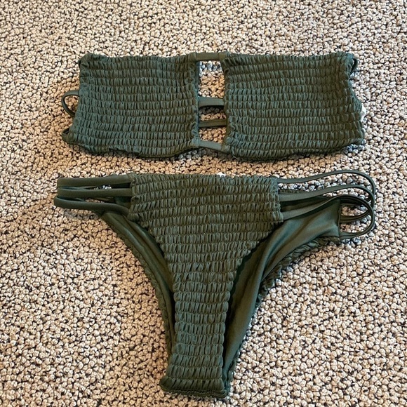 Ruched Green 2 Piece Bathing Suit Size Small in Like New Condition - Picture 1 of 5